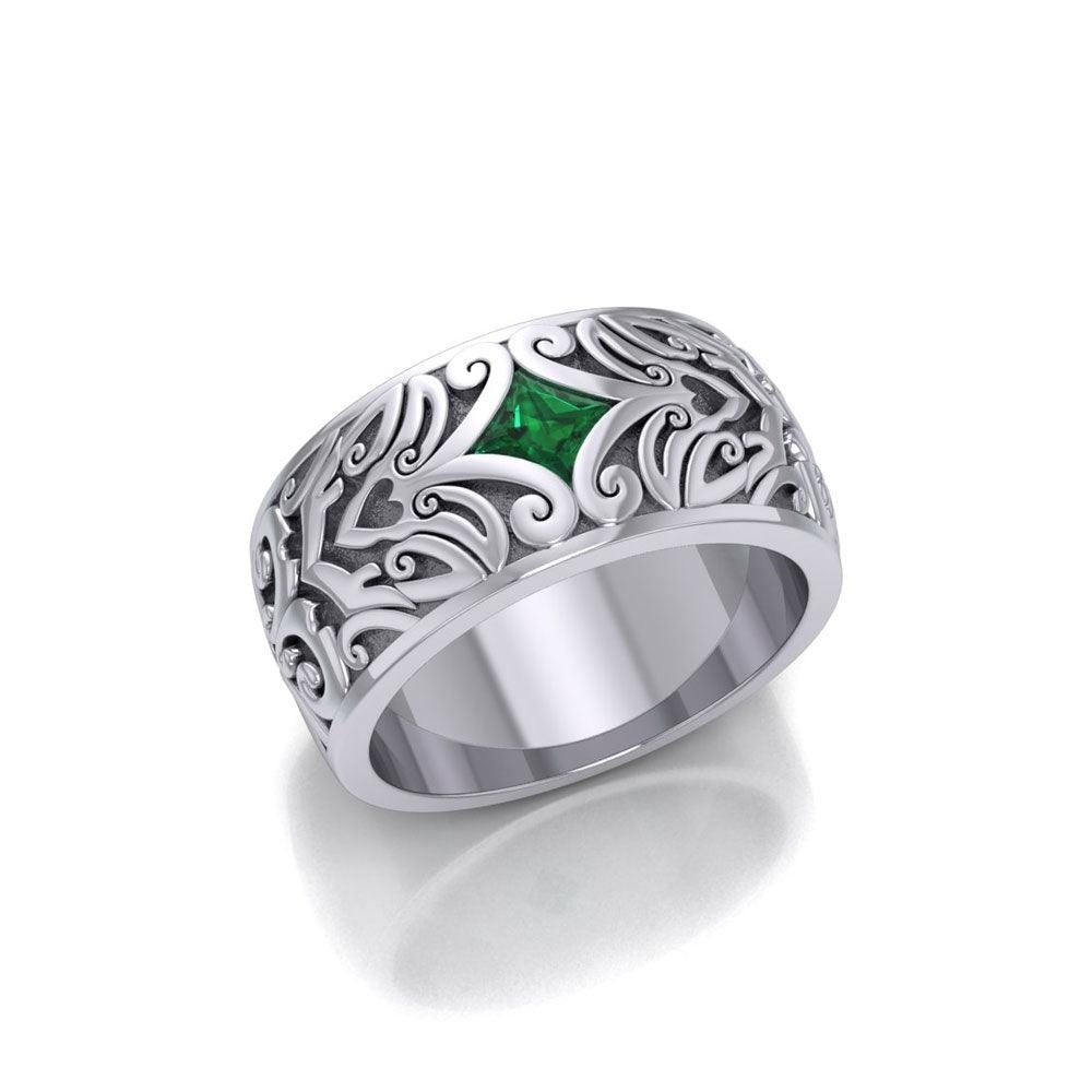 Elegant Silver Ring with Green Gemstone